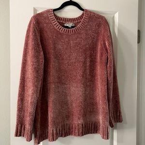 Super soft sweater. Size large.